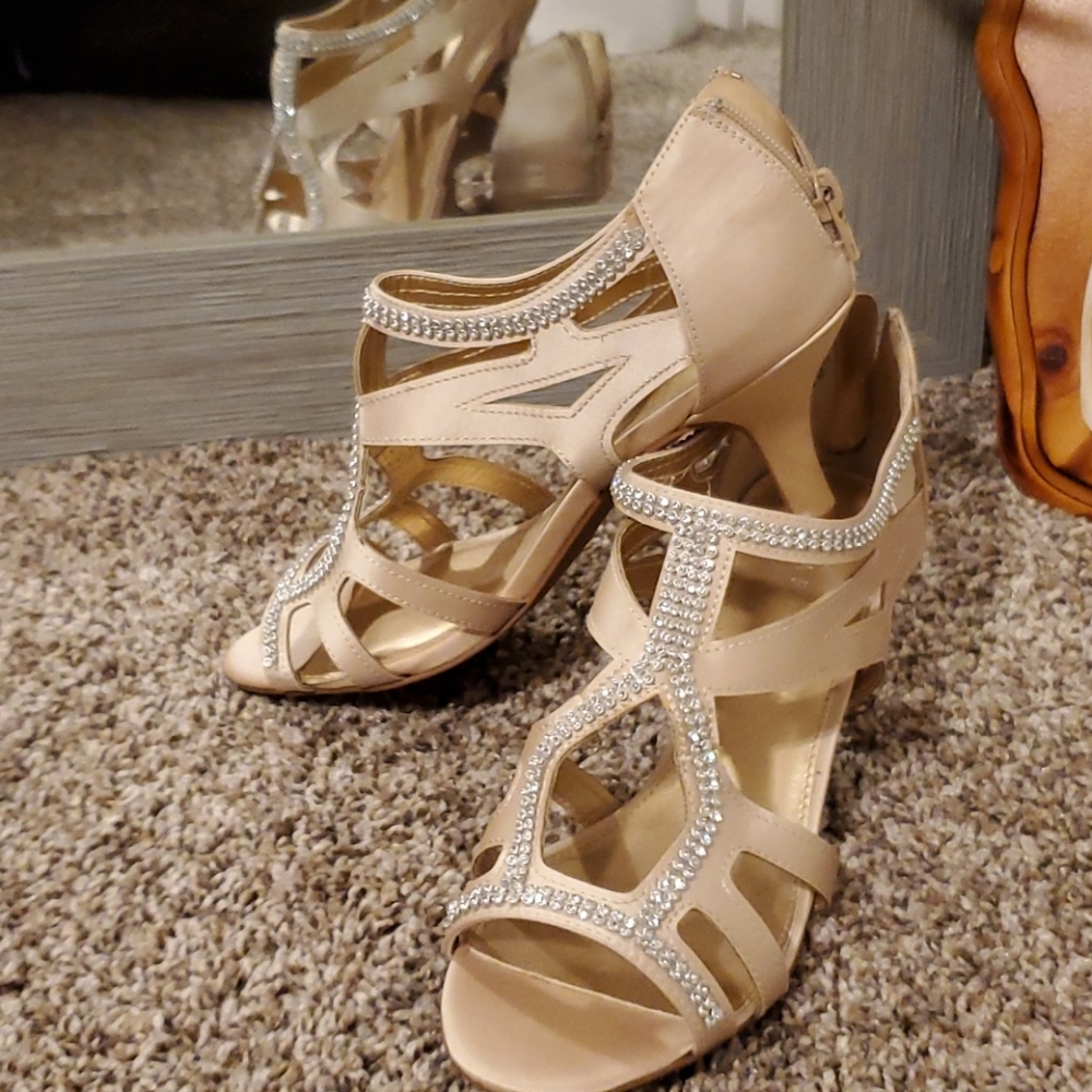 1.5" High heel shoe
